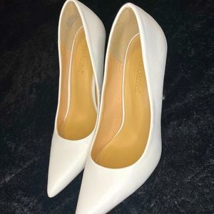 Shoe Dazzle White Pointed Toe Pump with Clear Heel